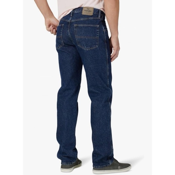 NWT Men’s Wrangler Straight Fit Dark Wash Denim Jeans 32x32 Pockets Cotton - Picture 2 of 9